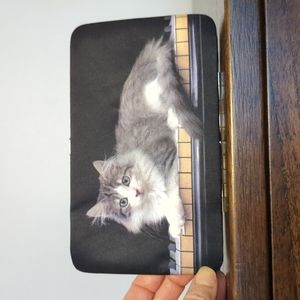 Women's hard-sided wallet